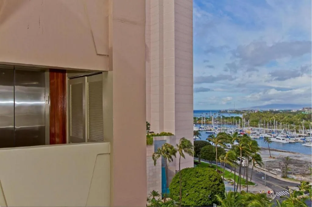 Equus Hotel Honolulu
