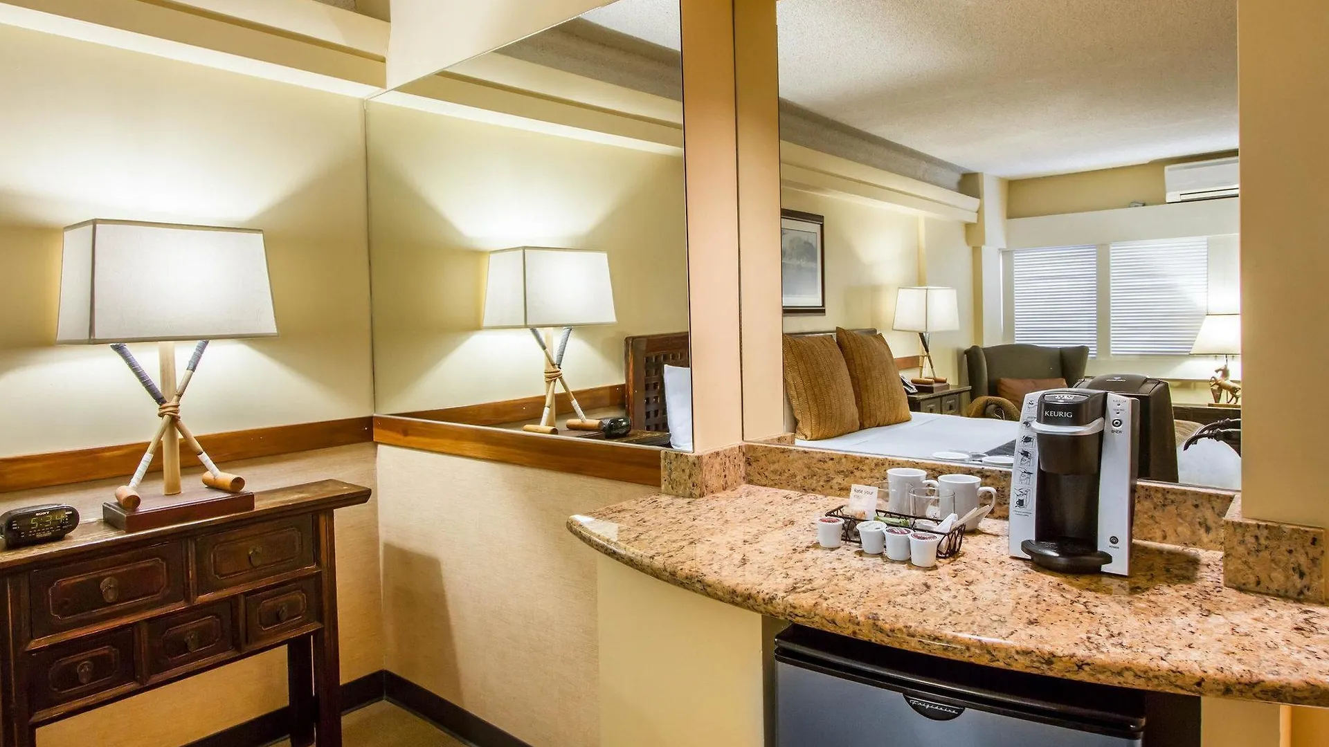 Equus Hotel Honolulu