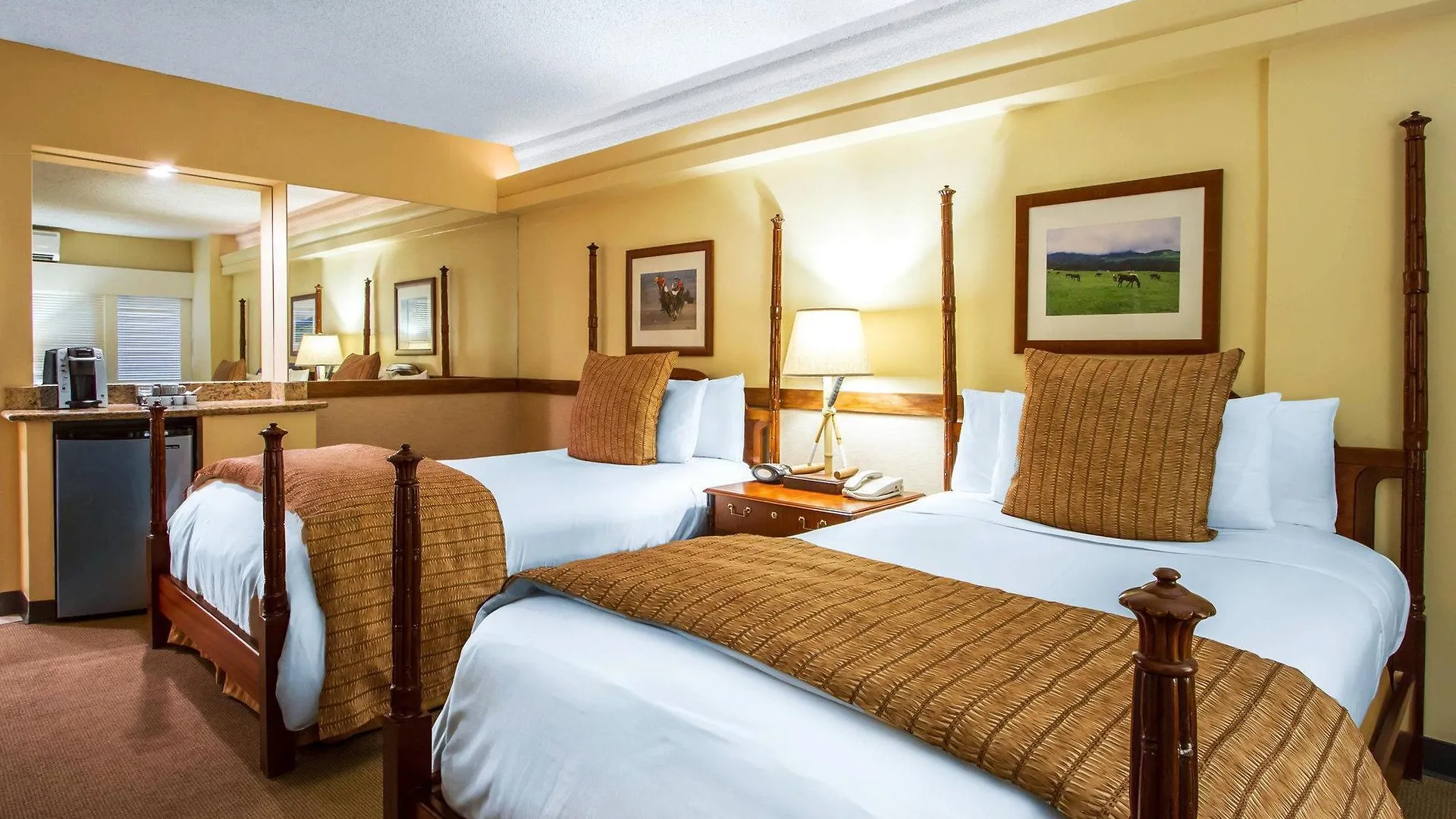 Equus Hotel Honolulu