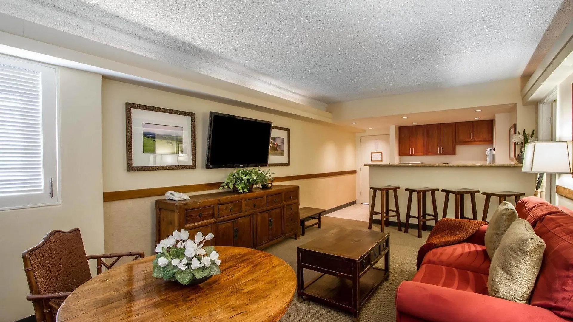 Equus Hotel Honolulu 3*,