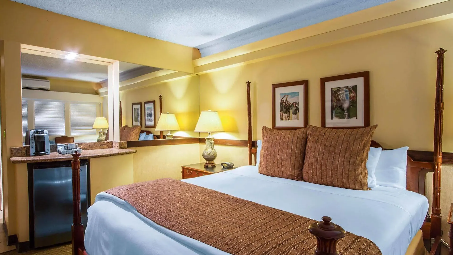 Equus Hotel Honolulu 3*,  United States