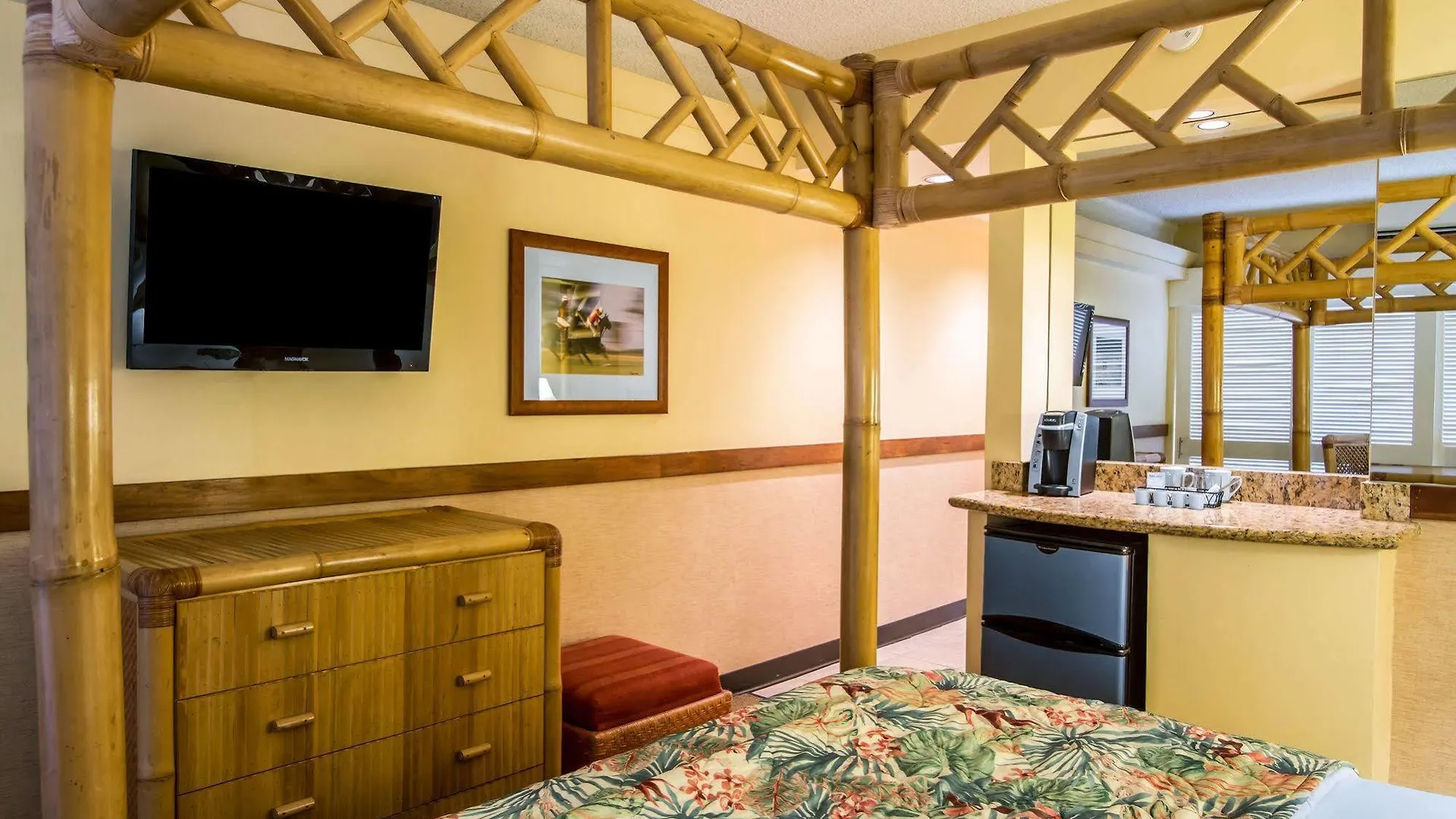 Equus Hotel Honolulu