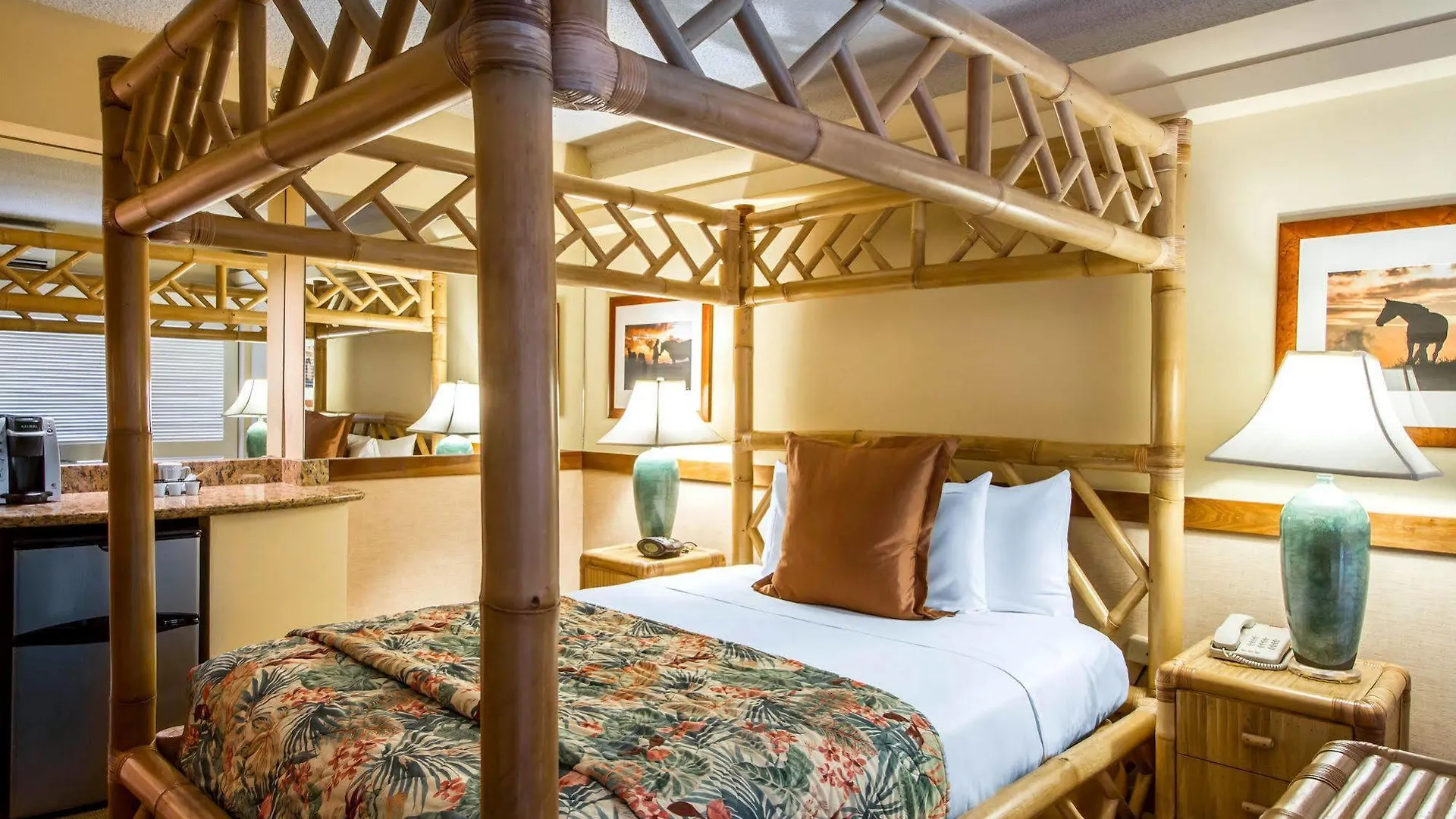 Equus Hotel Honolulu
