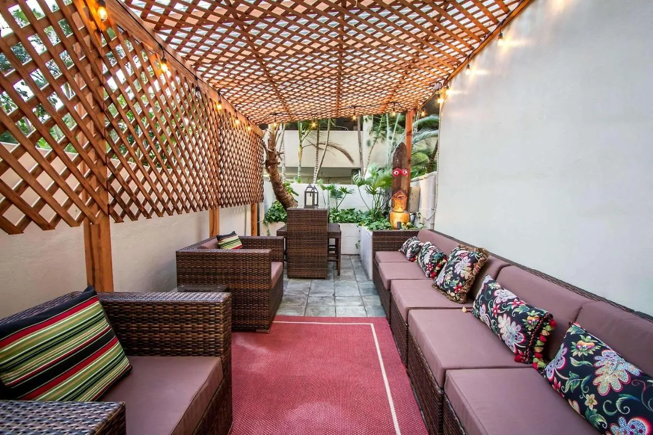 Equus Hotel Honolulu