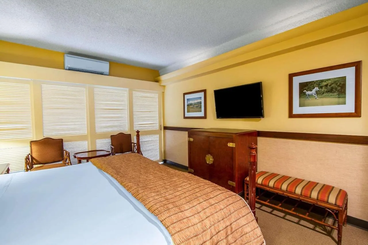 Equus Hotel Honolulu 3*,