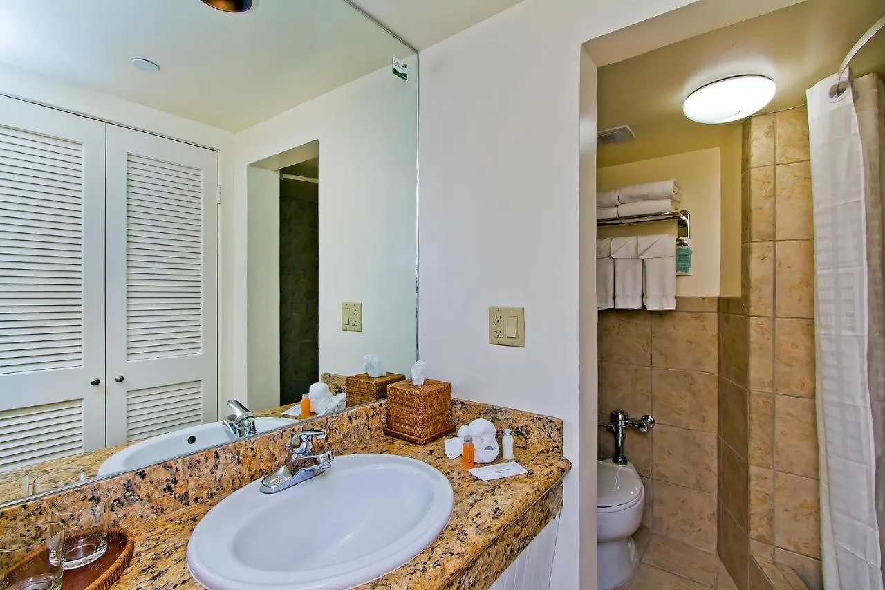 Equus Hotel Honolulu