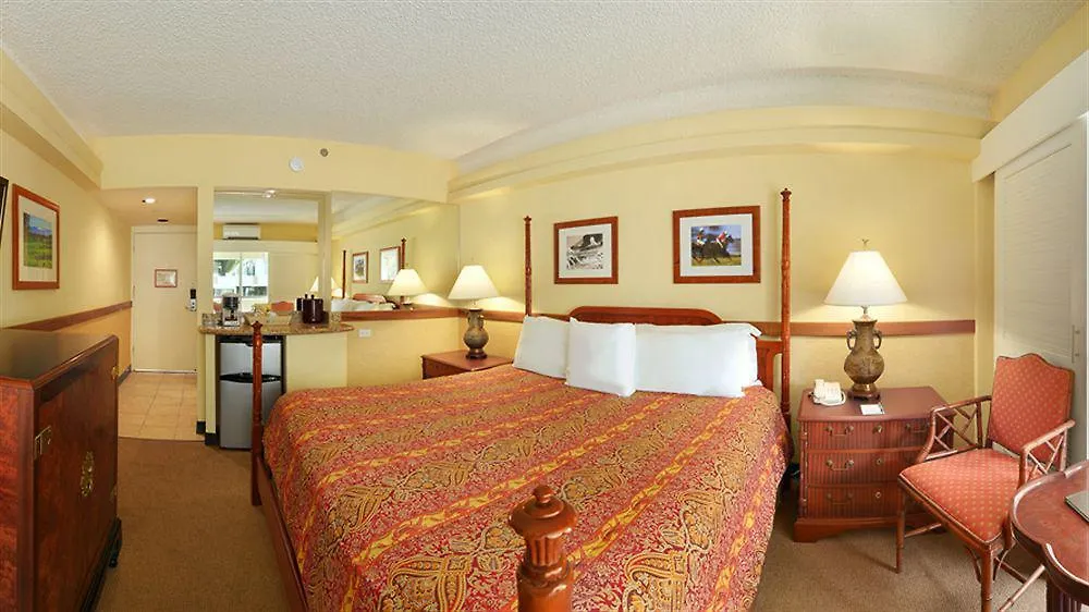 Equus Hotel Honolulu