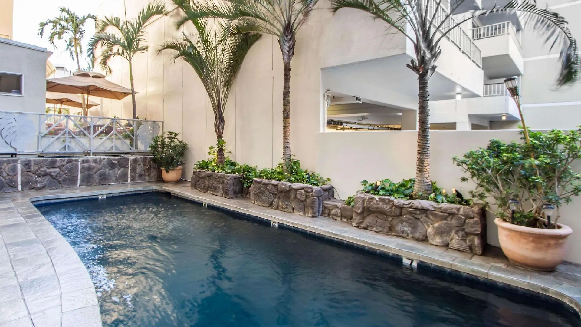 Equus Hotel Honolulu
