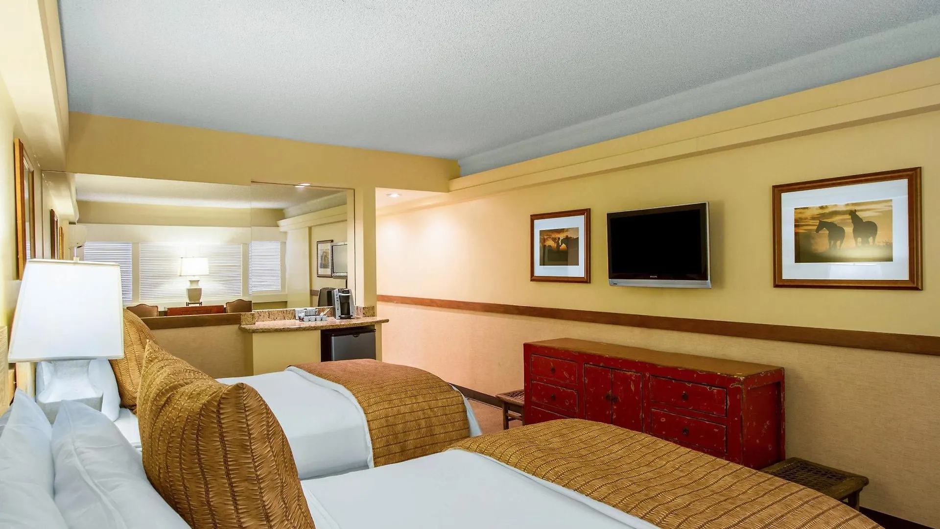 Equus Hotel Honolulu 3*,  United States
