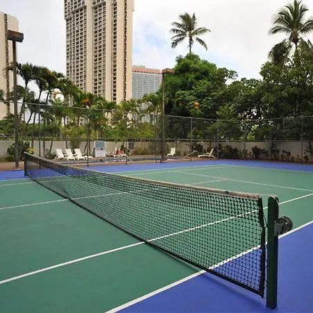 Equus Hotel Honolulu 3*,
