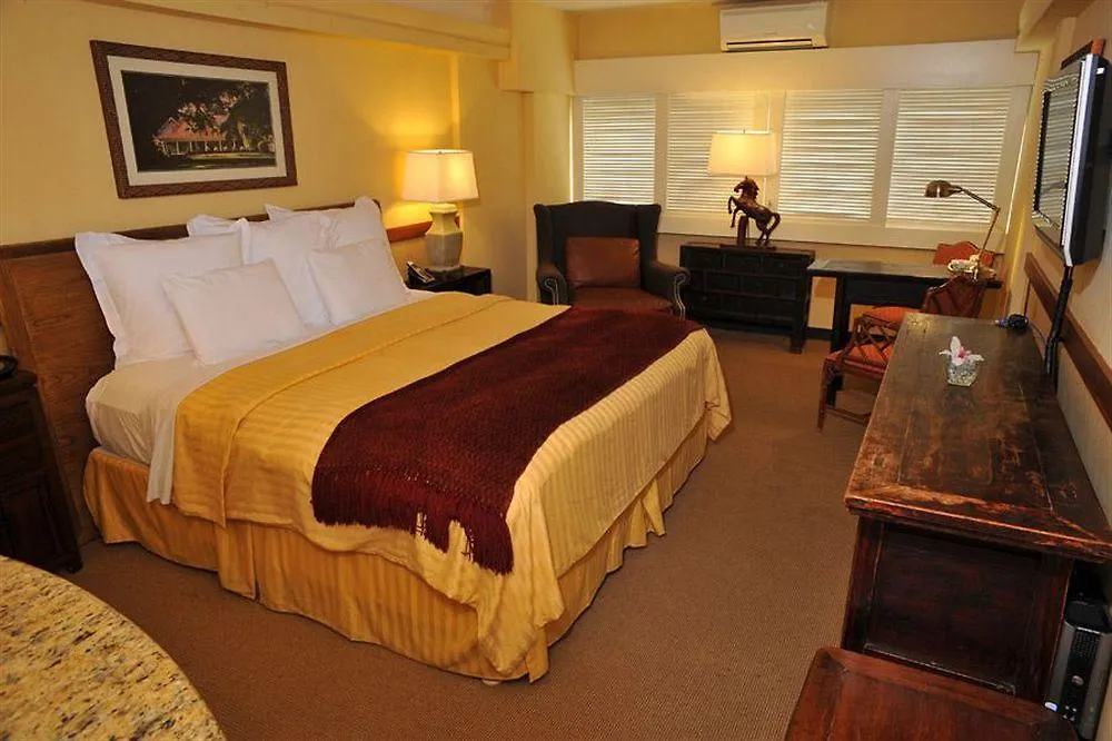 Equus Hotel Honolulu 3*,