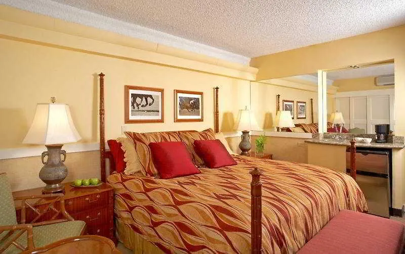 Equus Hotel Honolulu 3*,