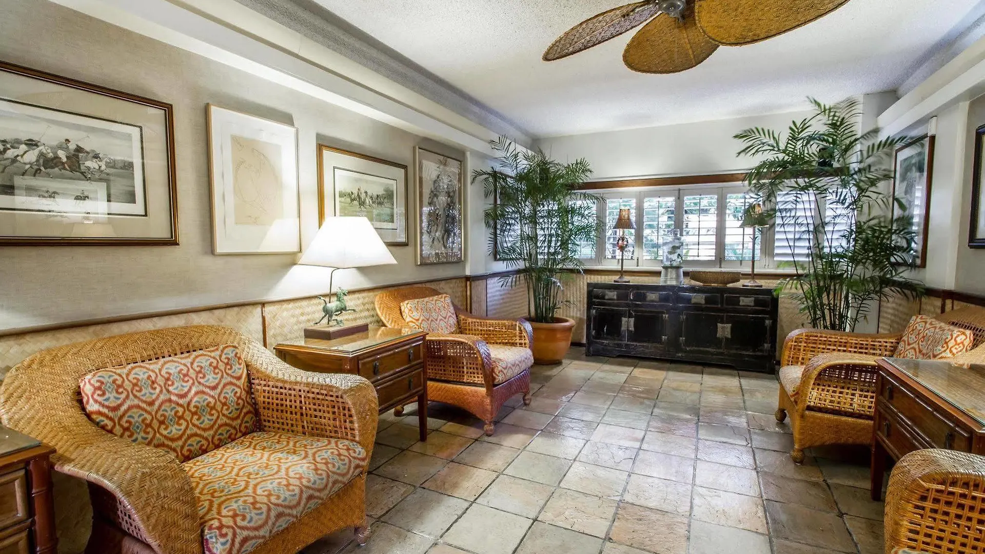 Equus Hotel Honolulu 3*,  United States