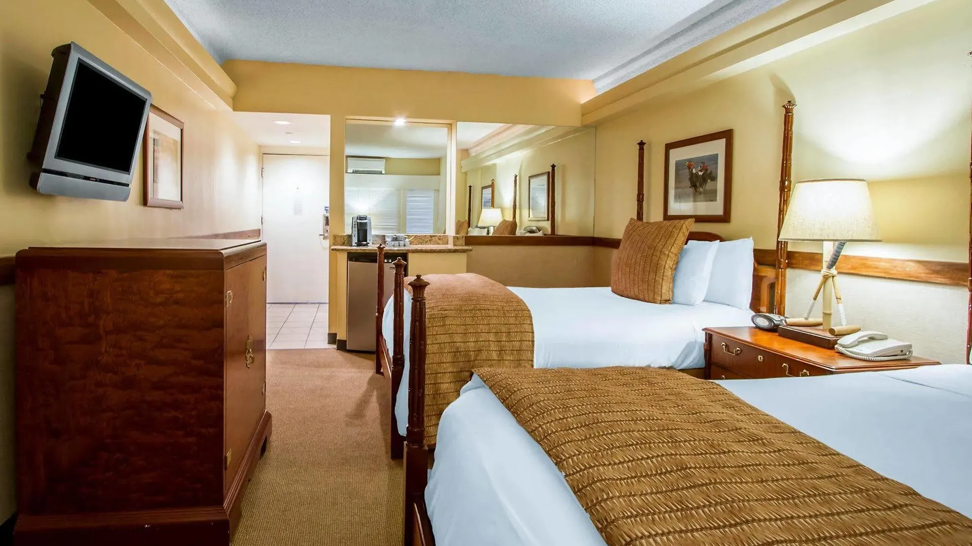 Equus Hotel Honolulu