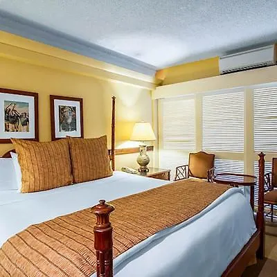 Equus Hotel Honolulu