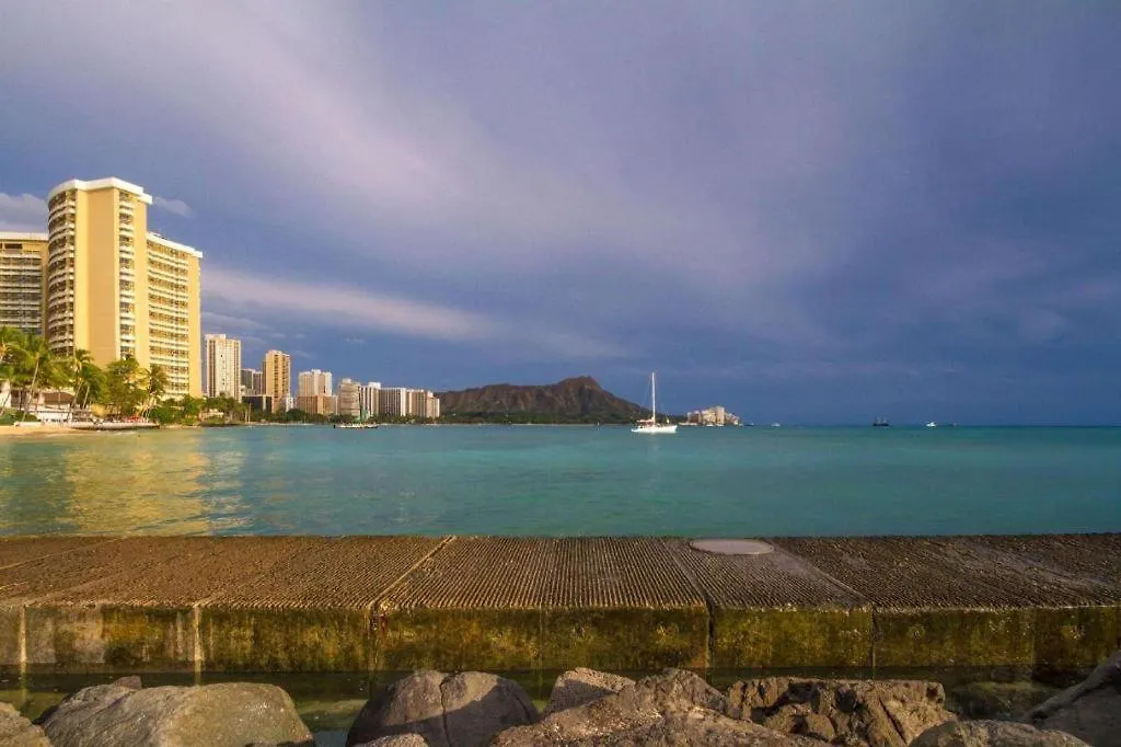 Equus Hotel Honolulu